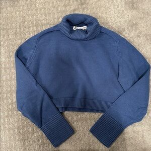 Zara cropped top Sweater. Women’s size M. In blue.